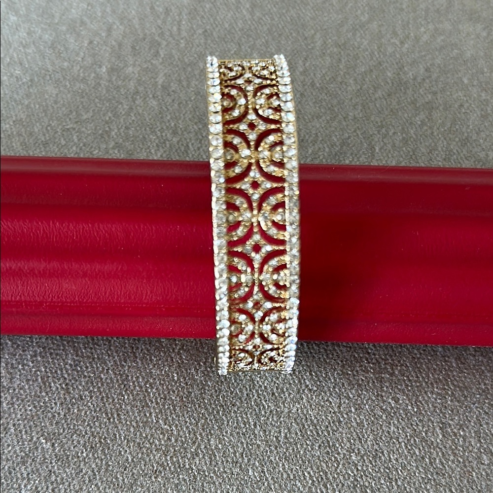 Gold plate bangle style bracelet